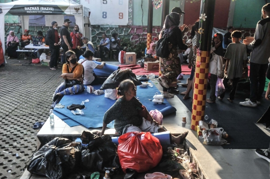 Duka Ratusan Korban Kebakaran Depo Plumpang Bertahan di Tenda Pengungsian