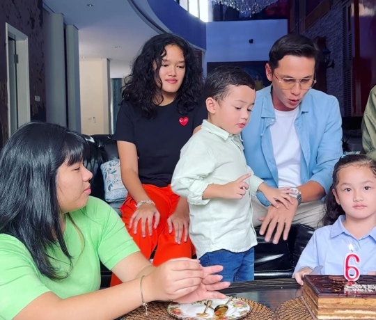 Potret Sederhana Ultah Sheva Anak Ussy Sulistiawaty, Elea & Saka Sukses Bikin Salfok