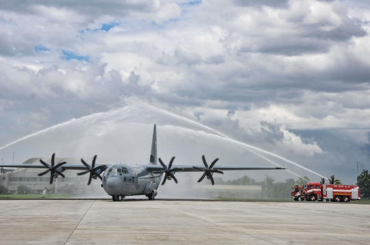Momen Super Hercules C-130J yang Dibeli TNI AU Mendarat di Halim Perdanakusuma