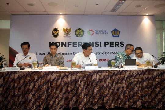 Menko Luhut Siap Kucurkan Subsidi Kendaraan Listrik 20 Maret