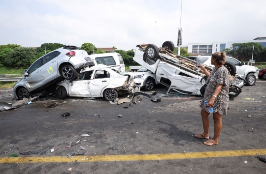 Potret Tabrakan Beruntun 50 Kendaraan di Afrika Selatan, Mobil Hancur dan Bertumpukan