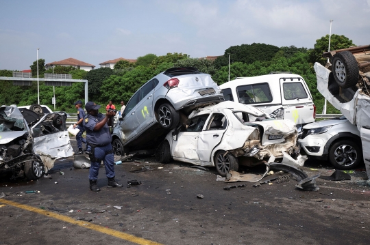 Potret Tabrakan Beruntun 50 Kendaraan di Afrika Selatan, Mobil Hancur dan Bertumpukan