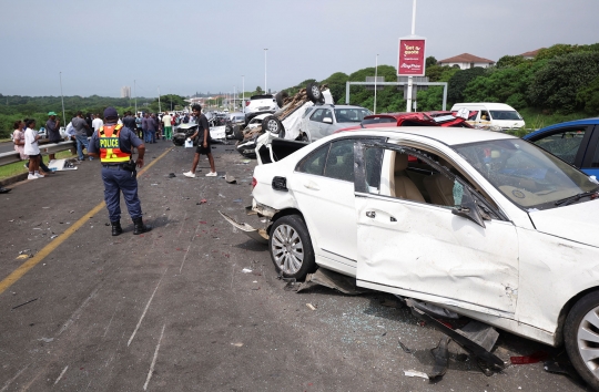 Potret Tabrakan Beruntun 50 Kendaraan di Afrika Selatan, Mobil Hancur dan Bertumpukan