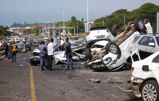 Potret Tabrakan Beruntun 50 Kendaraan di Afrika Selatan, Mobil Hancur dan Bertumpukan