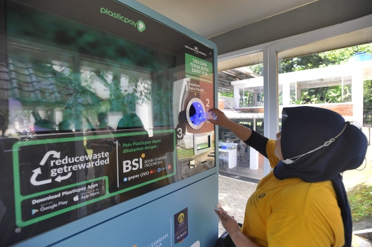 Penukaran Sampah Botol Plastik dengan Saldo Rekening Bank