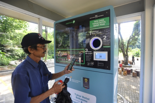 Penukaran Sampah Botol Plastik dengan Saldo Rekening Bank