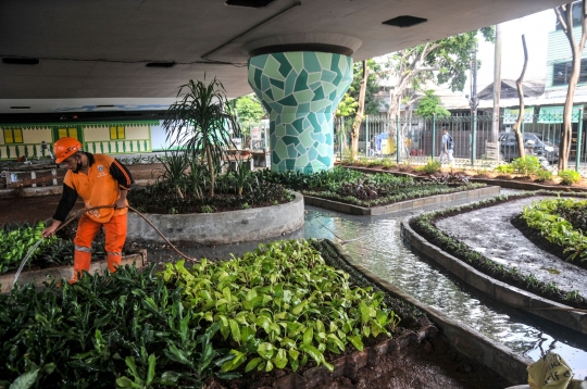 Menyulap Kolong Flyover Jadi Taman Bermain