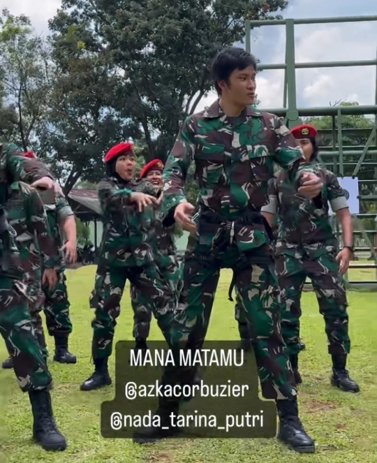 6 Potret Gagah Azka Corbuzier Berseragam Loreng TNI, Netizen 'Cocok Jadi Jendral'