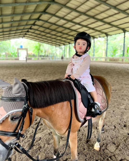 7 Potret Terbaru Guzel Anak Margin Wieheem dan Ali Syakieb, Netizen 'Boneka Hidup'