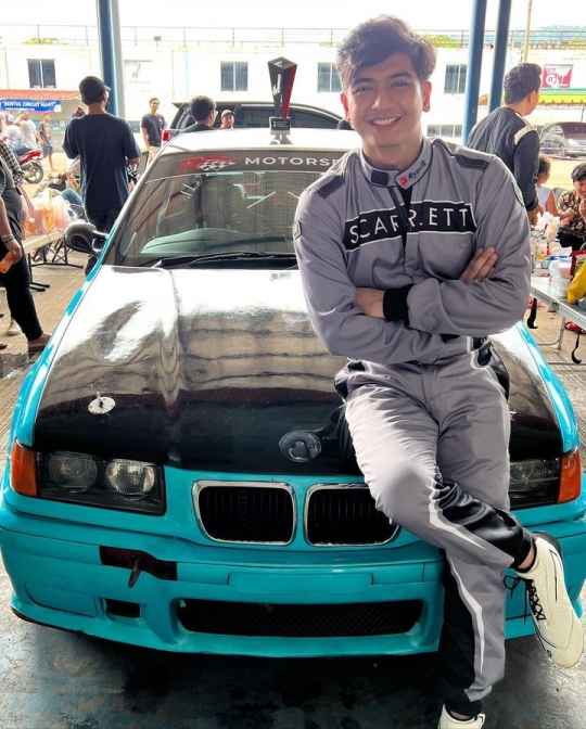 Keren! 6 Momen Teuku Ryan saat Ikut Ajang Balap Mobil di Sirkuit Sentul, Raih Juara 2