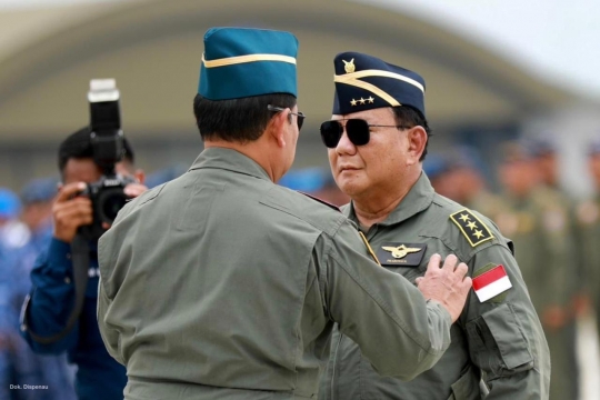 Gagahnya Prabowo Berseragam Pilot & Ikut Terbang Bareng Kasau di Pesawat Tempur