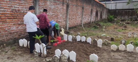 Foto-Foto Makam Mr X di Sidoarjo, Ada Nisan Pelaku Terorisme