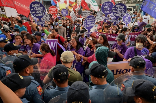 Aksi Kaum Hawa di Belahan Dunia Peringati Hari Perempuan Internasional