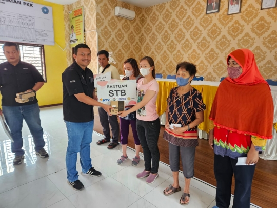 SCM EMTEK Bagikan 1.748 STB TV Digital Gratis di Medan dan Makassar