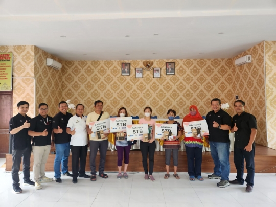 SCM EMTEK Bagikan 1.748 STB TV Digital Gratis di Medan dan Makassar