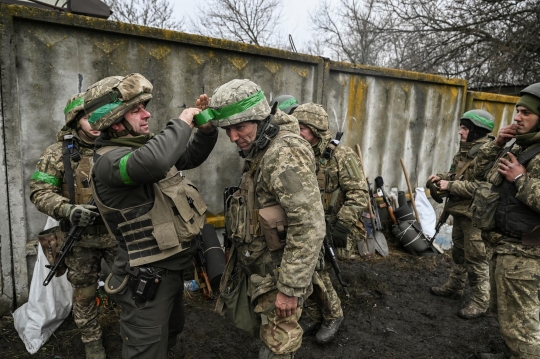 Gerilya Tentara Ukraina di Garis Depan Hadapi Invasi Rusia