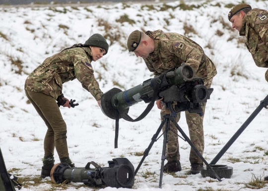 Gaya Kate Middleton Berseragam Militer, Ikut Latihan Penanganan Medis di Medan Perang