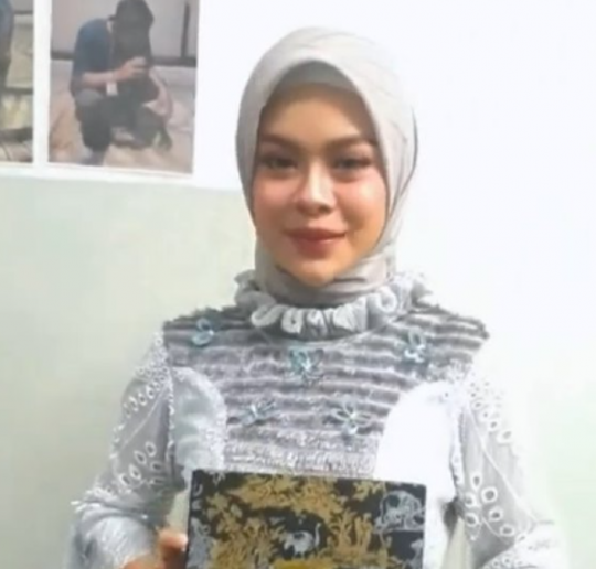 Anggun dan Cantik, Melly Lee Juara LIDA 2020 Tampil Dalam Peragaan Busana Muslimah
