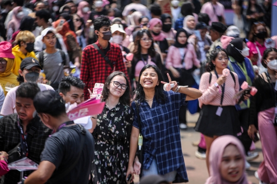 Antusiasme Ribuan Fans Padati GBK Jelang Konser BLACKPINK