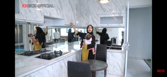 10 Potret Rumah Baru Shindy Putri Kakak Ria Ricis, Mewah Banget Bak Istana