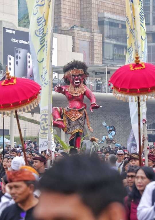 Kemeriahan Pawai Ogoh-Ogoh di Bundaran HI Menyambut Perayaan Nyepi 2023