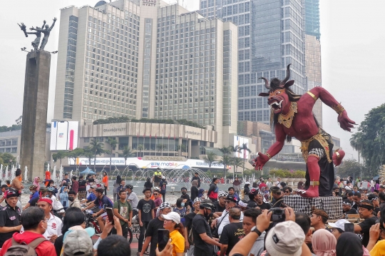 Kemeriahan Pawai Ogoh-Ogoh di Bundaran HI Menyambut Perayaan Nyepi 2023