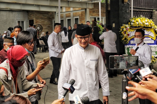 Wajah Sedih Jokowi Melepas Jenazah Istri Moeldoko ke Pemakaman