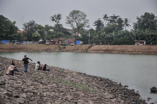 Potret Situ Gintung Jadi Wisata Alternatif Warga di Akhir Pekan