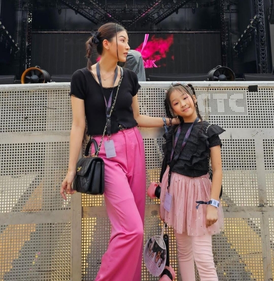 Cantik & Menggemaskan, Ini 6 Potret Thalia Anak Ruben Onsu Saksikan Konser Blackpink