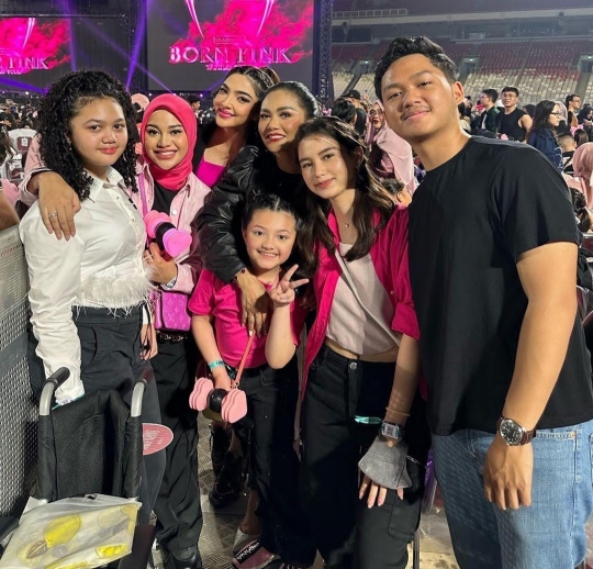 Potret Cantik Amora Anak Krisdayanti yang Sudah Gadis Nonton Blackpink Jadi Sorotan