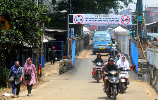 Pasca Longsor, Jalan Raya Bogor-Sukabumi di Cikereteg Tersambung Jembatan Darurat