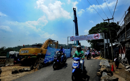 Pasca Longsor, Jalan Raya Bogor-Sukabumi di Cikereteg Tersambung Jembatan Darurat