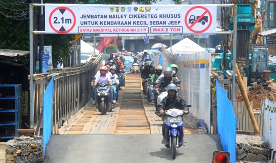 Pasca Longsor, Jalan Raya Bogor-Sukabumi di Cikereteg Tersambung Jembatan Darurat