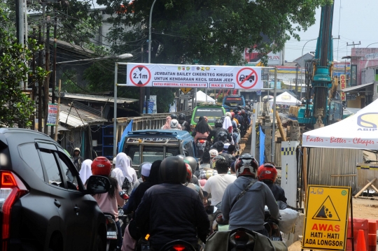 Pasca Longsor, Jalan Raya Bogor-Sukabumi di Cikereteg Tersambung Jembatan Darurat