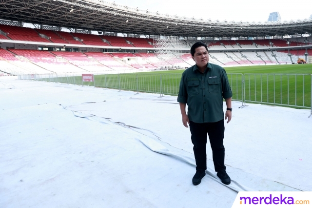 Ketua PSSI, Erick Thohir saat meninjau Stadion Utama Gelora Bung Karno (SUGBK), Senin (13/3/2023). SUGBK merupakan salah satu dari enam venue yang ditetapkan untuk menggelar pertandingan Piala Dunia U-20 2023.