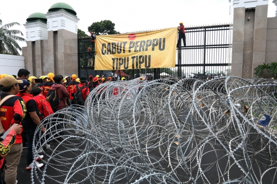 Geruduk DPR, Massa Buruh Tolak Pengesahan Perppu Cipta Kerja