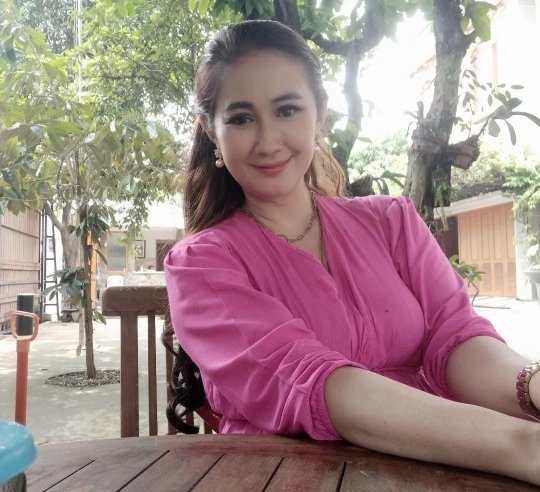 Ingat Lilis Suganda Pemain Angling Dharma? Ini Potret Terbarunya Cantik & Awet Muda