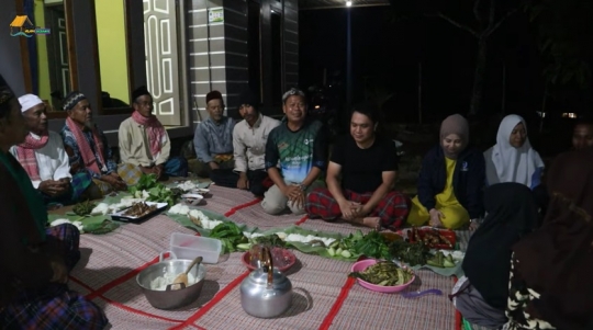 Menu Ayam Bakakak & Nasi Liwet, Ini Potret Acara Munggahan Sambut Ramadan di Kampung