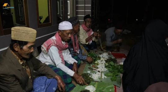 Menu Ayam Bakakak & Nasi Liwet, Ini Potret Acara Munggahan Sambut Ramadan di Kampung