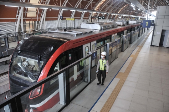 Melihat Uji Coba LRT Jabodebek Tanpa Masinis