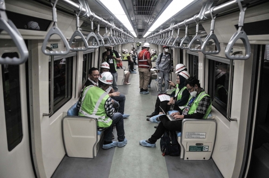 Melihat Uji Coba LRT Jabodebek Tanpa Masinis