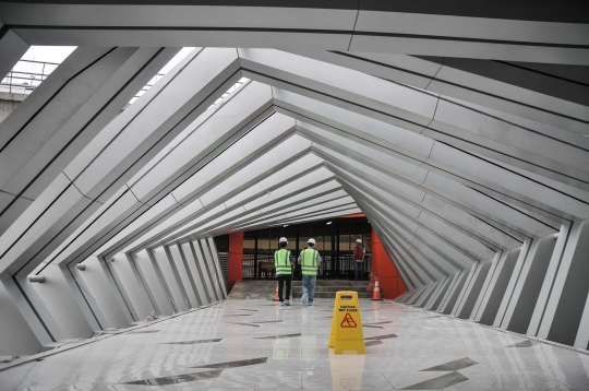 Melihat Lebih Dekat Stasiun LRT Ciliwung