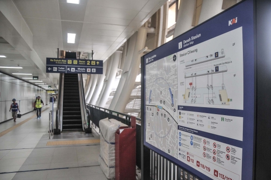 Melihat Lebih Dekat Stasiun LRT Ciliwung