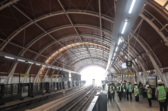 Melihat Lebih Dekat Stasiun LRT Ciliwung