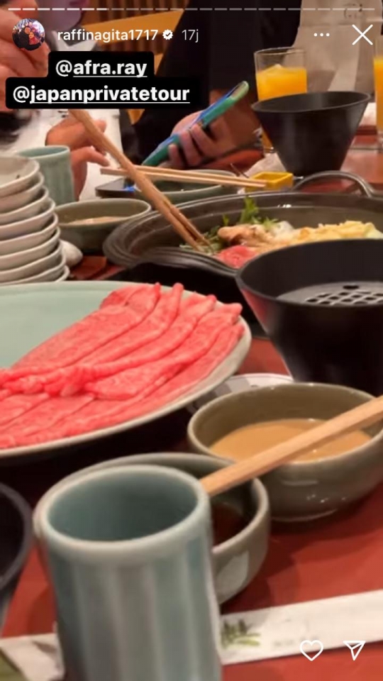 Rela Ngemper Antre Makan, Ini Momen Liburan Nagita dan Rombongan saat di Jepang