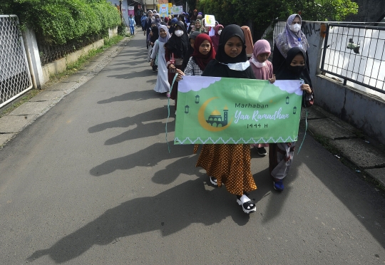 Keceriaan Anak-Anak Ikuti Pawai Menyambut Ramadan