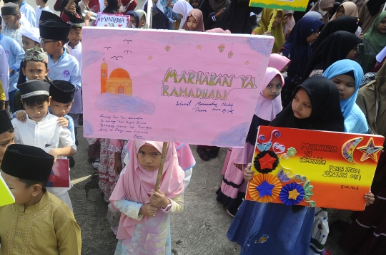 Keceriaan Anak-Anak Ikuti Pawai Menyambut Ramadan