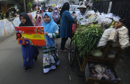 Keceriaan Anak-Anak Ikuti Pawai Menyambut Ramadan