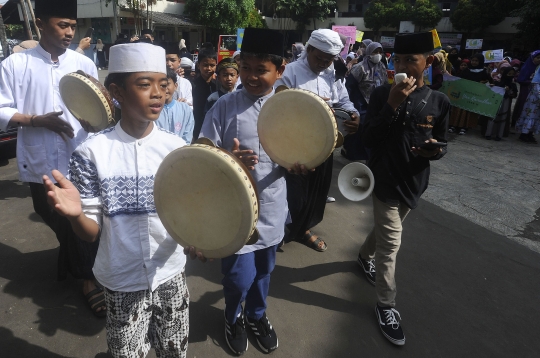 Keceriaan Anak-Anak Ikuti Pawai Menyambut Ramadan