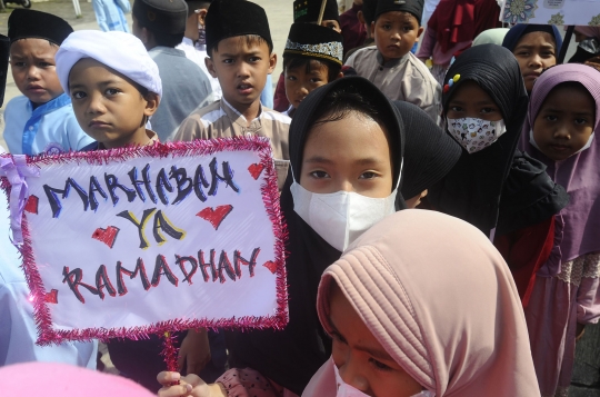 Keceriaan Anak-Anak Ikuti Pawai Menyambut Ramadan